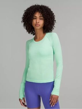 Lululemon Swiftly Tech Long Sleeve
Shirt
Wild Mint  size 4 NWOT